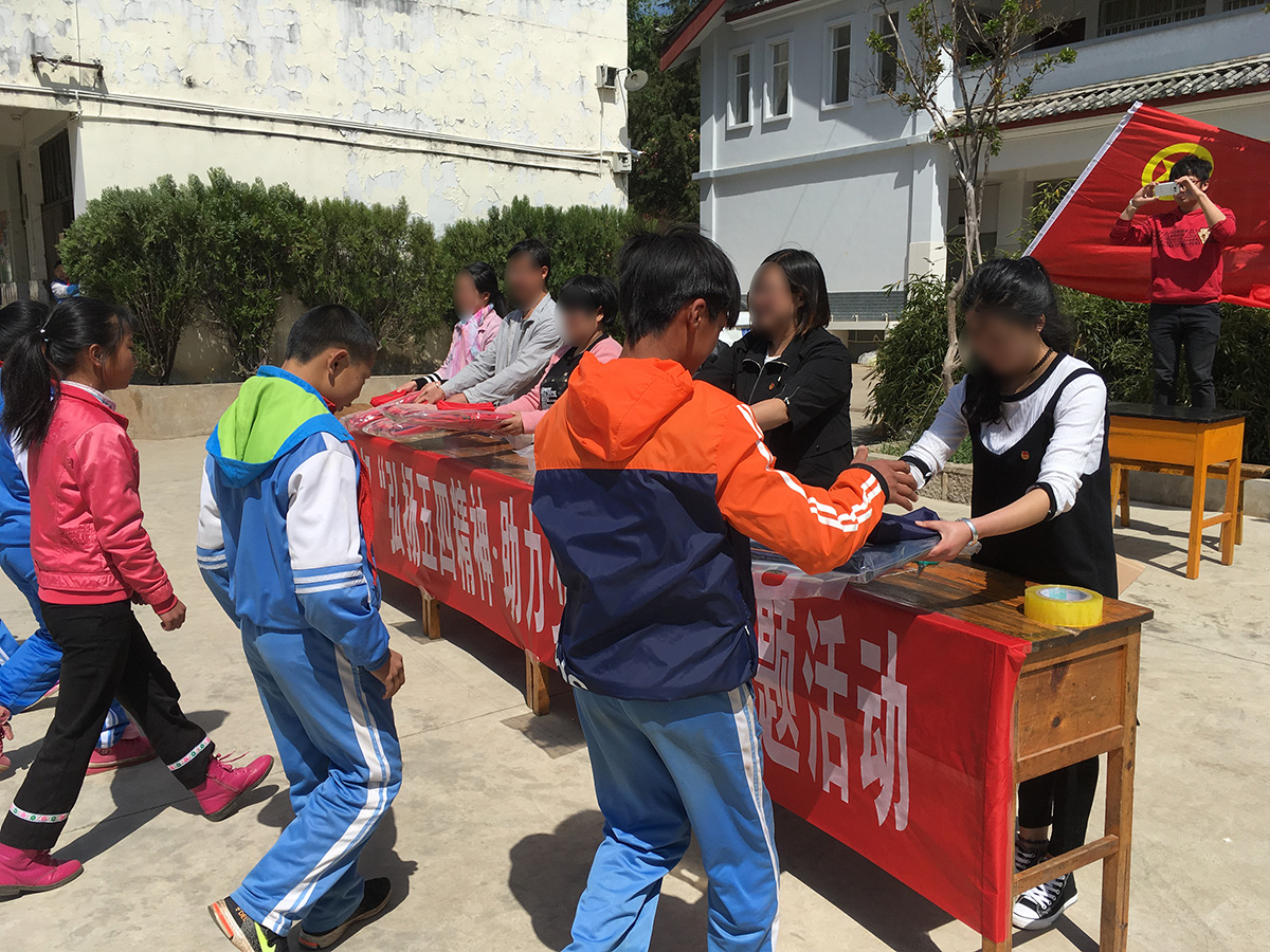 慰問福利院、聾啞學校